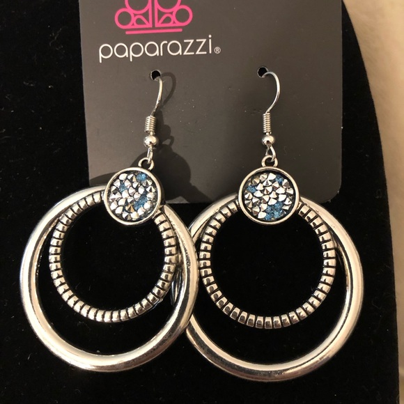 🌞Paparazzi Silver Tone Necklace and Earrings Set Plus Bonus Earrings - Picture 4 of 4